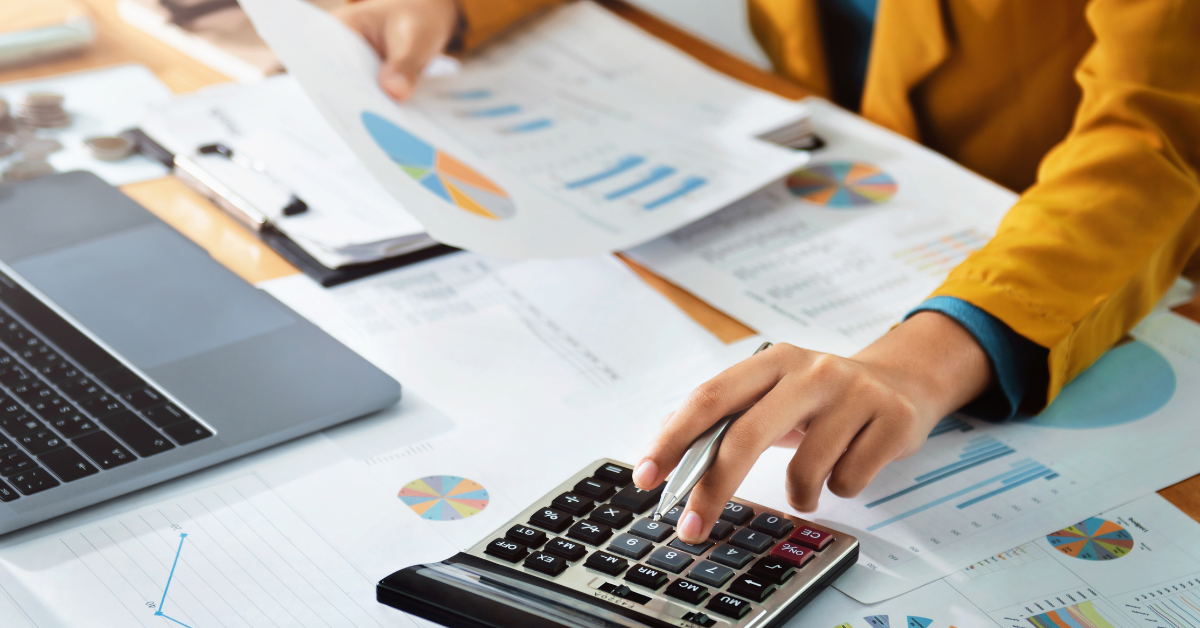 How to Allocate Your Online Business Finances Between Marketing and Product Development